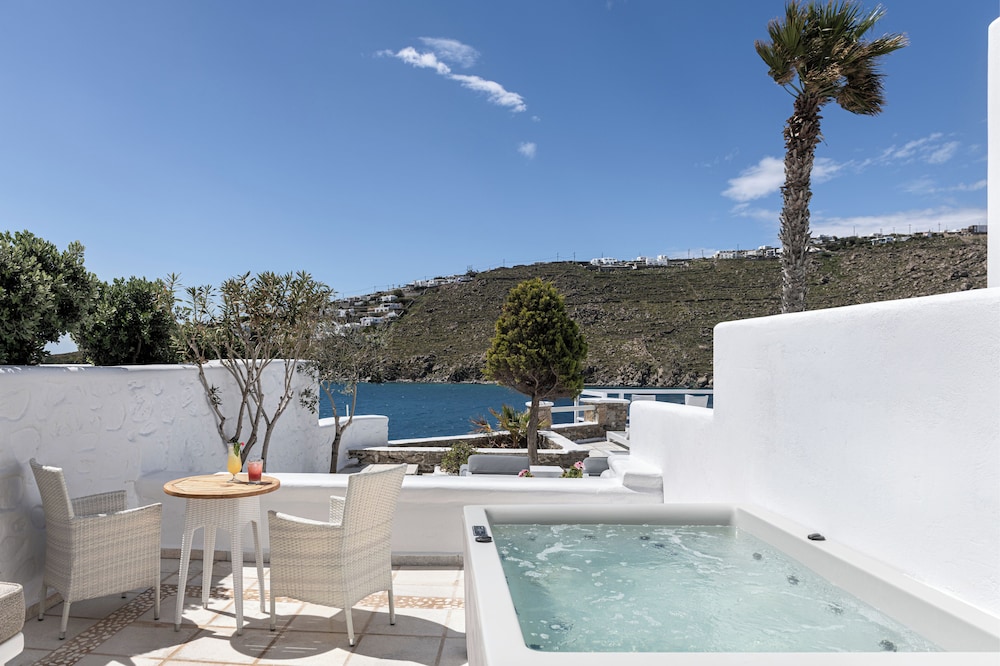 MAGNIFICENT, SUITE, SEA VIEW, OUTDOOR JETTED TUB