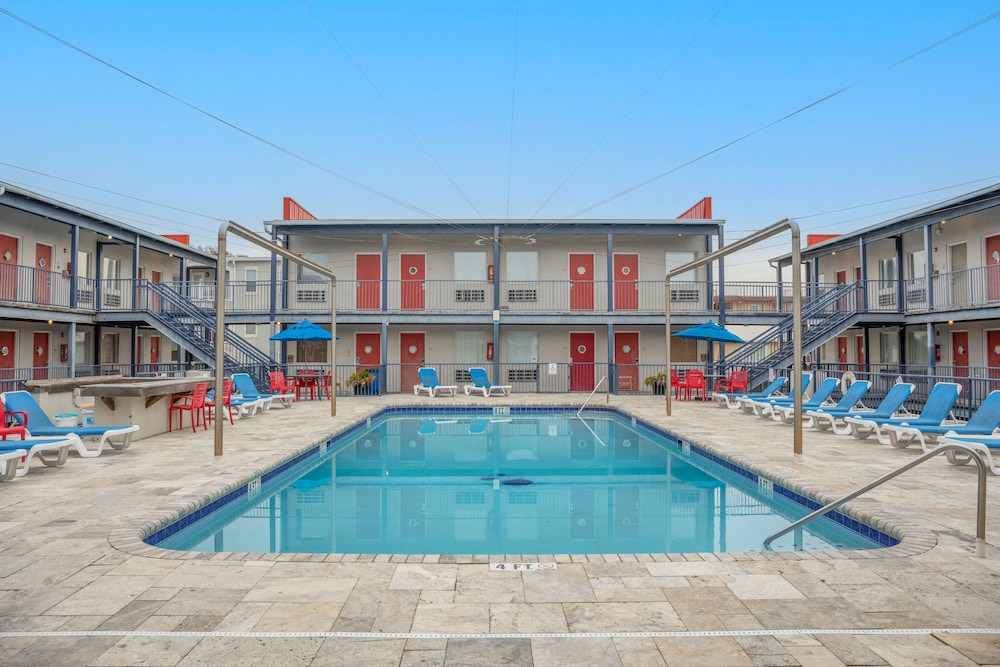 Sea And Breeze Hotel And Condo 16/49