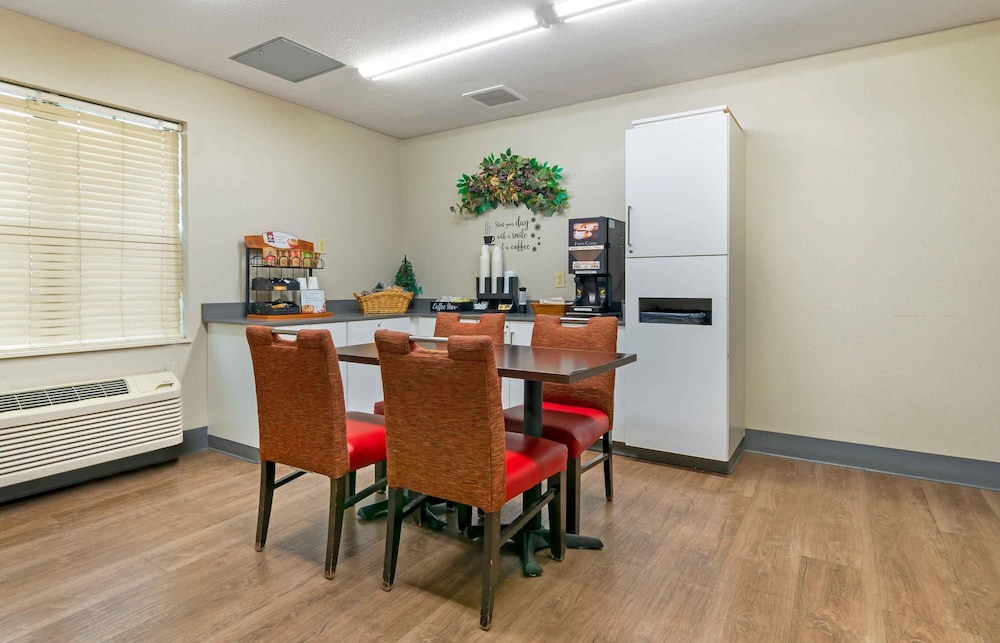 Extended Stay America Suites Kansas City Airport 34/45