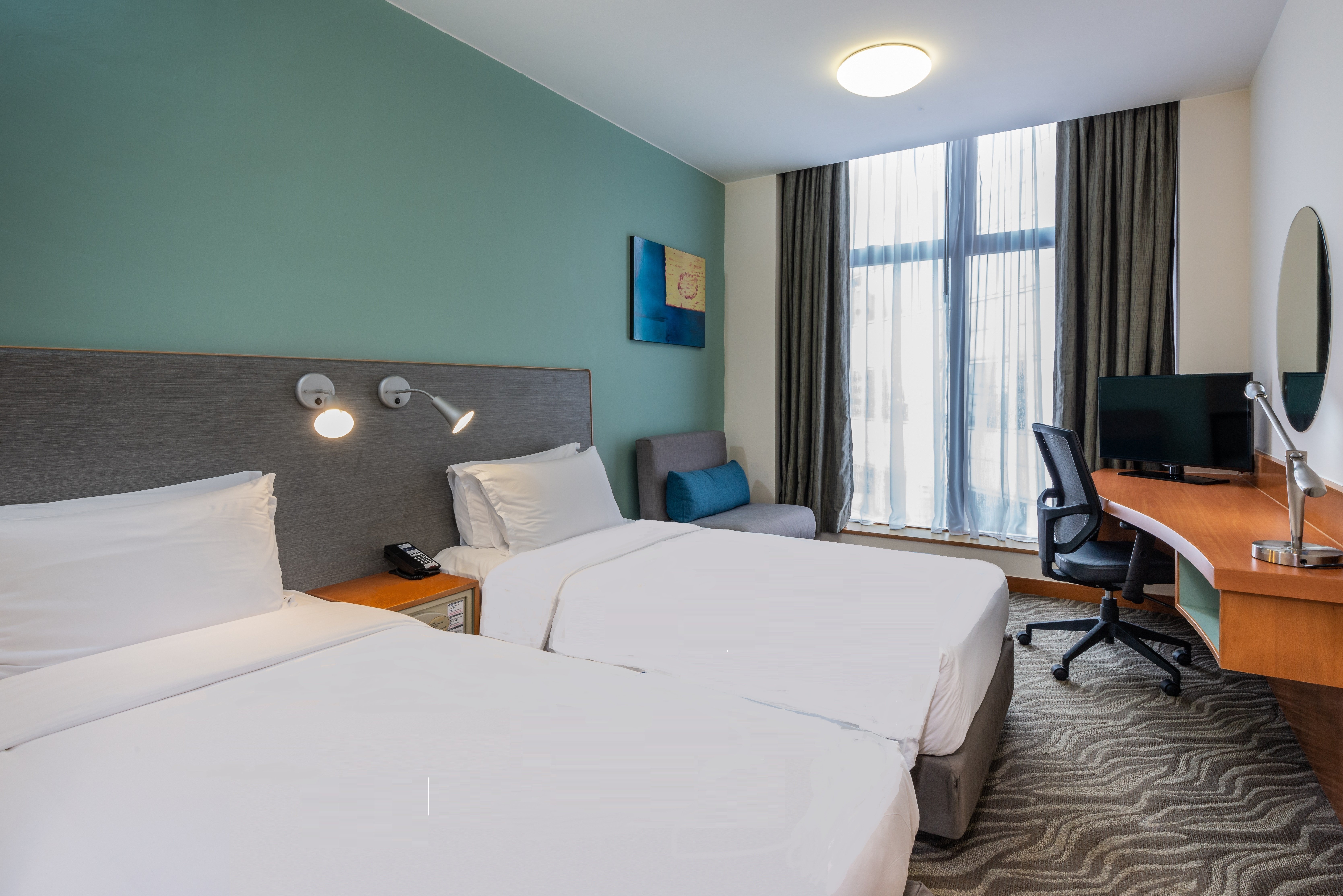 Holiday Inn Express Causeway Bay Hong Kong 24/76