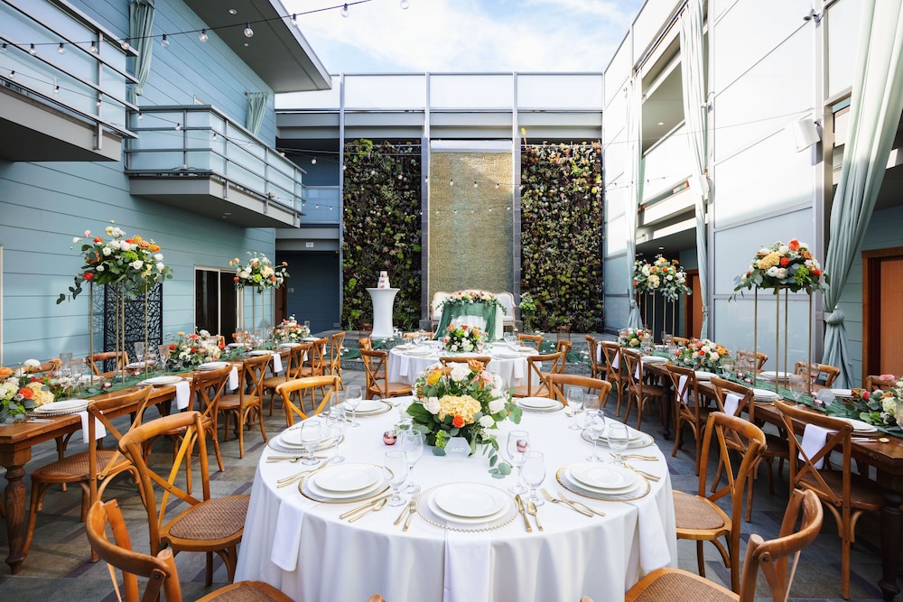Shade Hotel Manhattan Beach 35/50