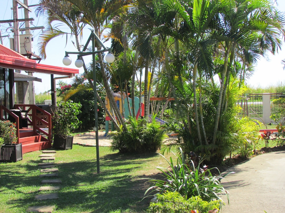 Wailoaloa Beach Resort Fiji 68/76