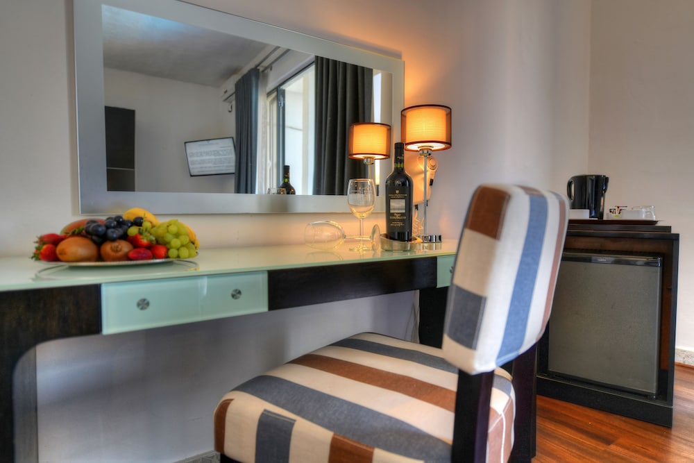 St Julians Bay Hotel photo2