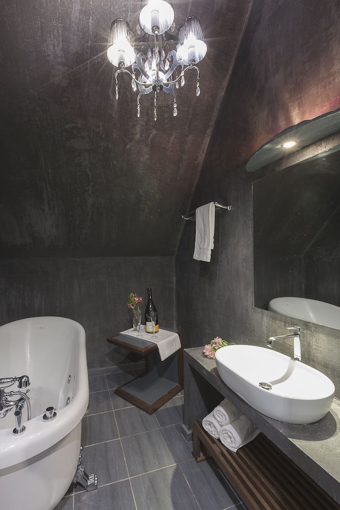 Diamond Suites 59/64