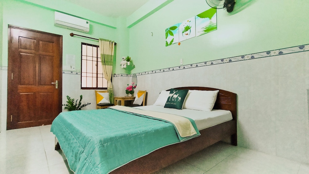 ROOM, DOUBLE BED