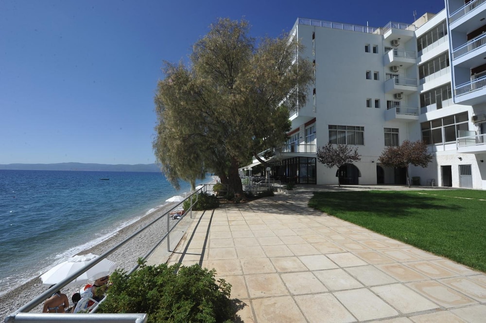 Siagas Beach Hotel 8/47