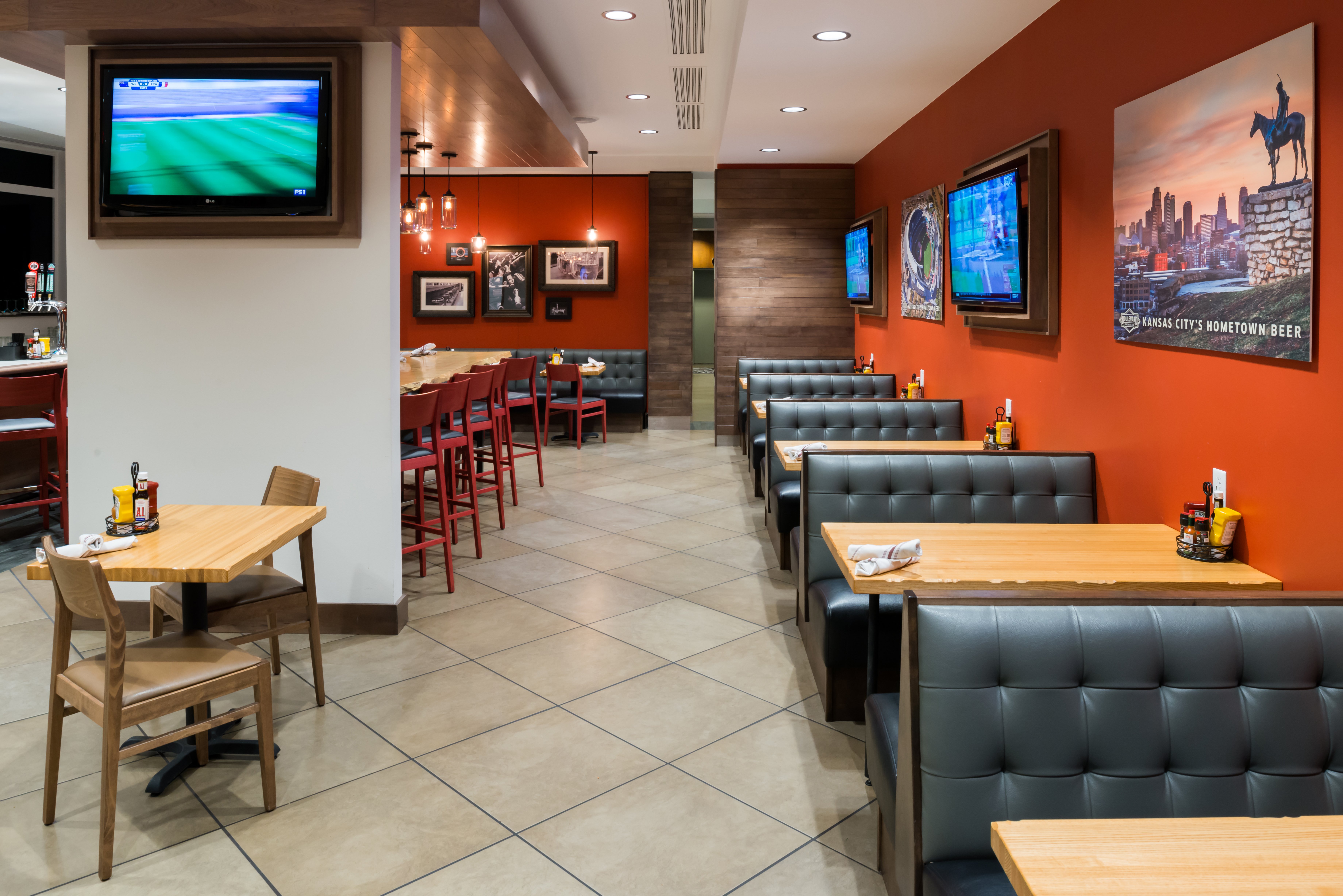 Holiday Inn Kansas City Airport 36/42