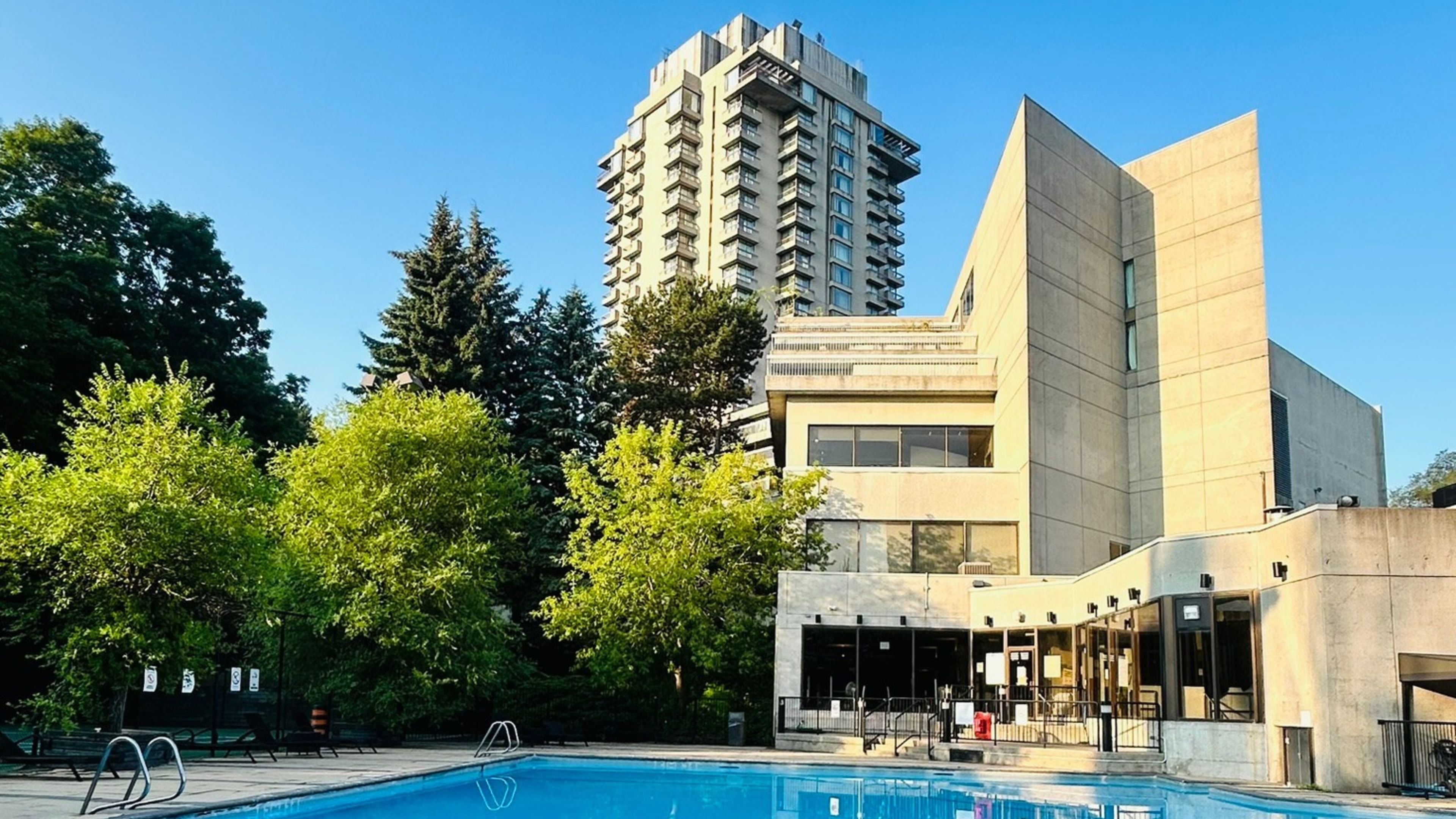 Crowne Plaza Toronto – North York 66/70