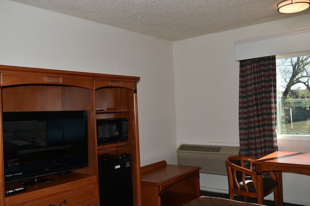 Travelodge by Wyndham Red Bluff South of Redding 50/65