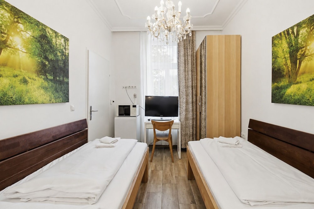 City, Twin Beds, Private Bathroom، AJO MESSE 4/9