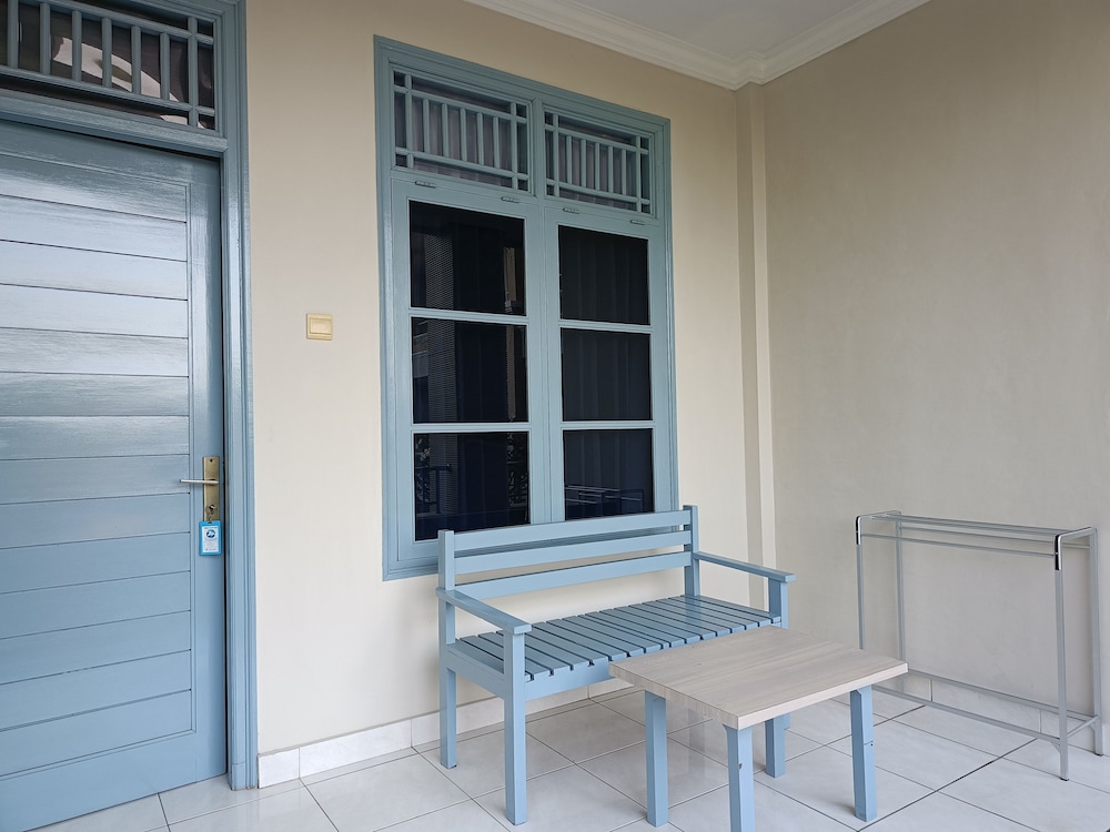 Pondok Anyar Inn 25/50