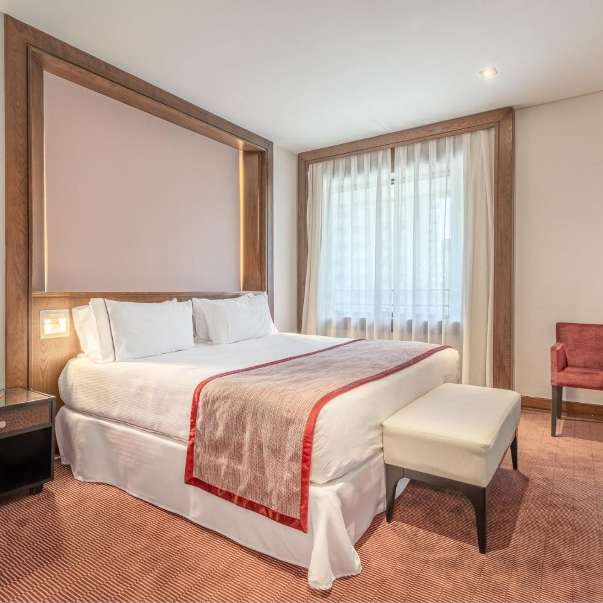 Executive, Suite