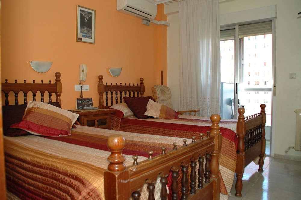 Hostal Ramón Y Cajal 35/50