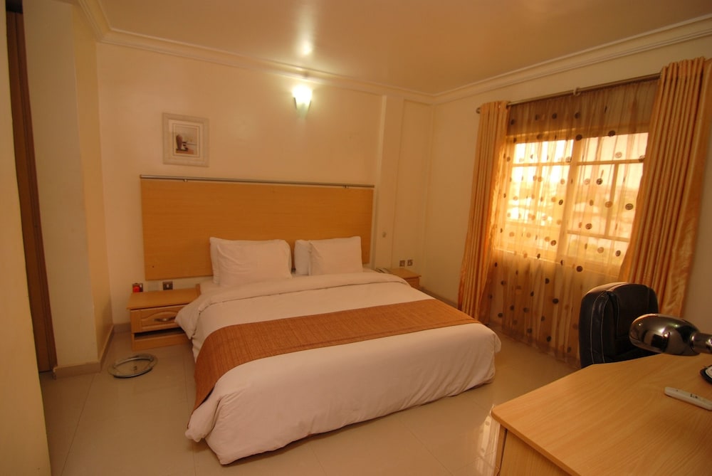 Ayalla Hotels Ltd 7/50