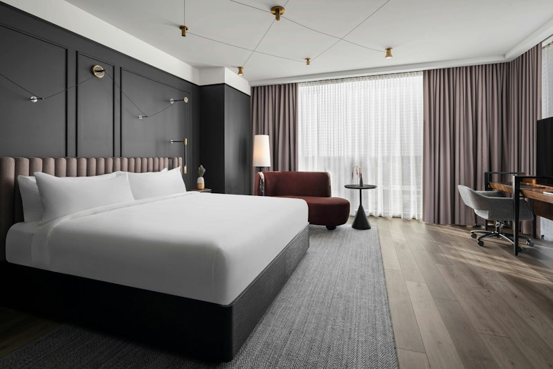 Renaissance Milwaukee West Hotel 12/57