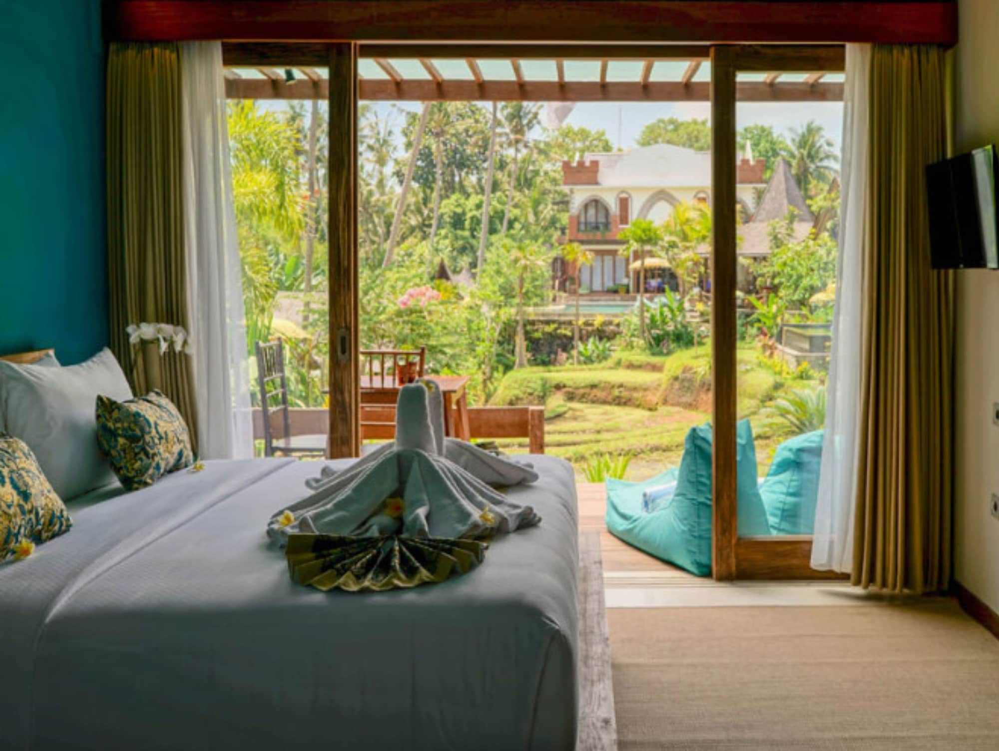 2 BEDROOMS, QUEEN AND TWIN BEDS, PLUNGE POOL