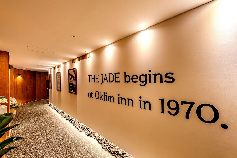 The Jade hotel 4/33