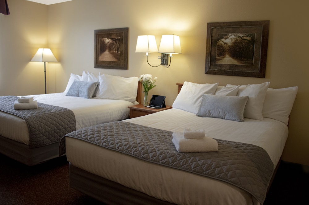 Portlander Inn and Marketplace 12/58