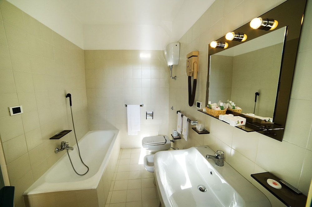 Grande Albergo Miramare 48/50