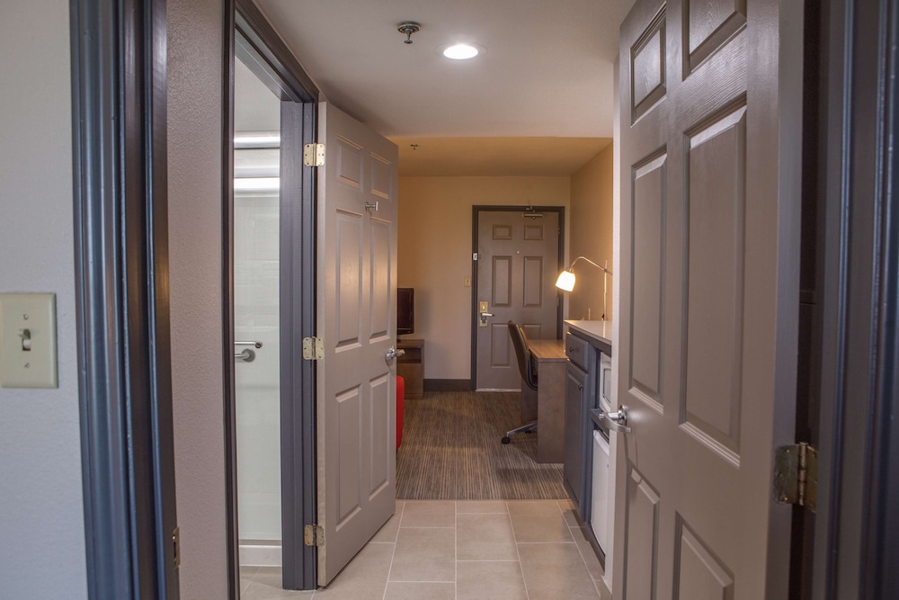 Country Inn & Suites by Radisson Harlingen, TX 17/67