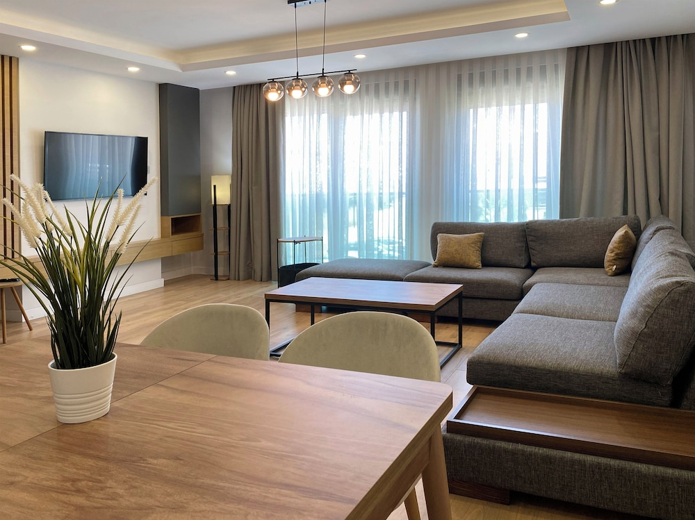 Veranda Suites 25/39