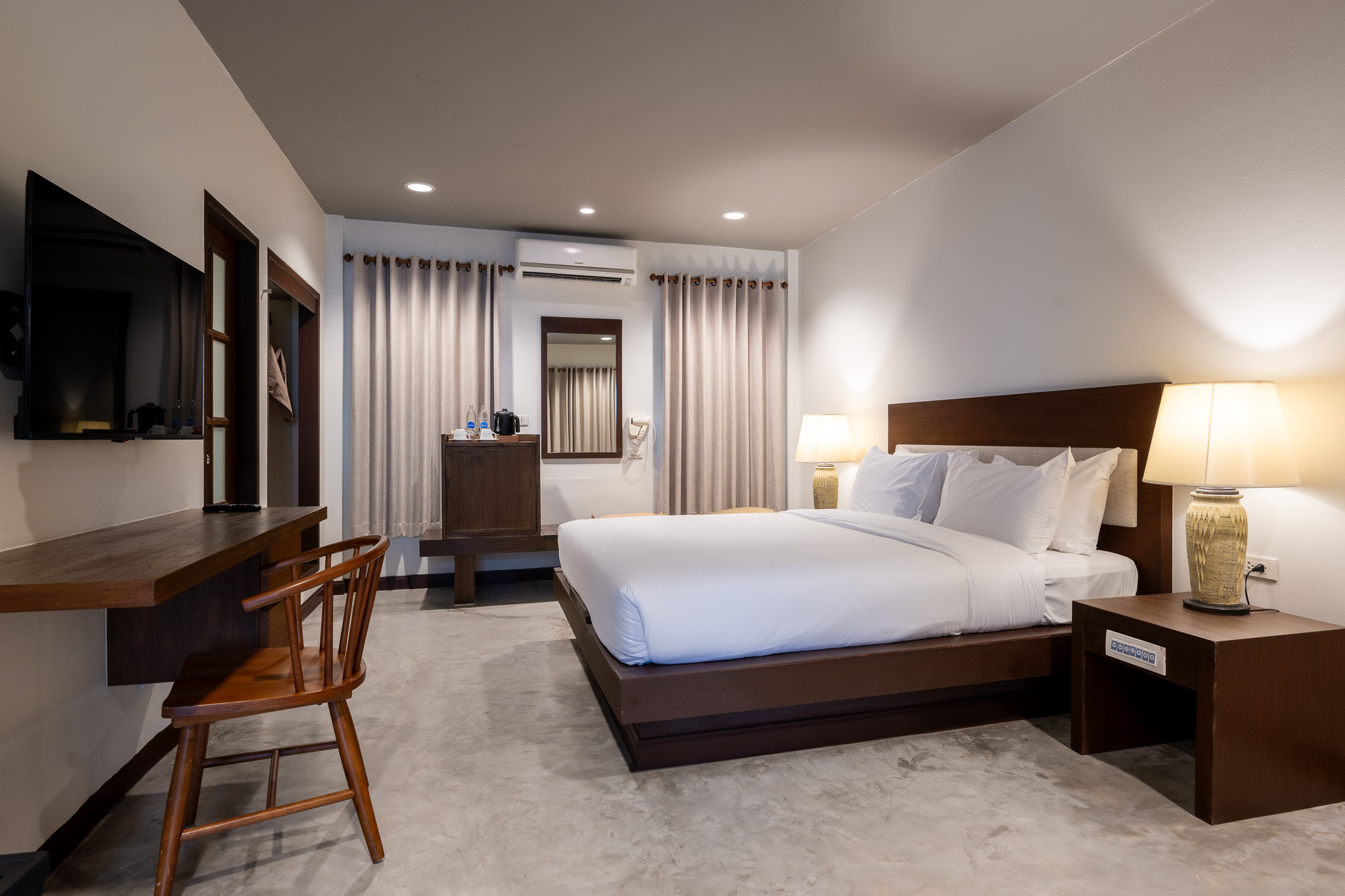 POOLSIDE VILLA GRAND