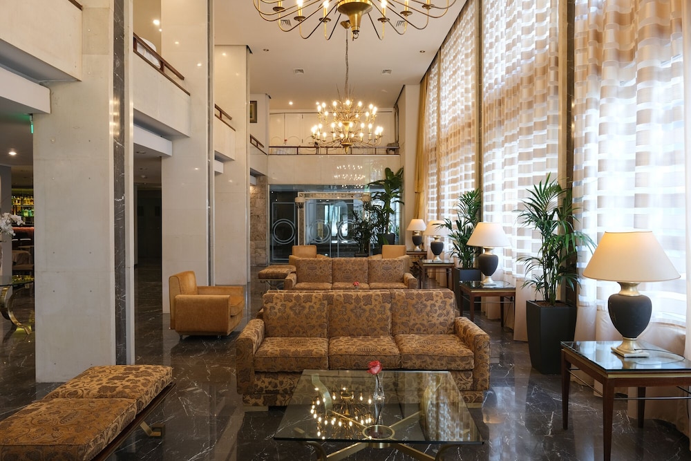 Ilisia Hotel 51/68