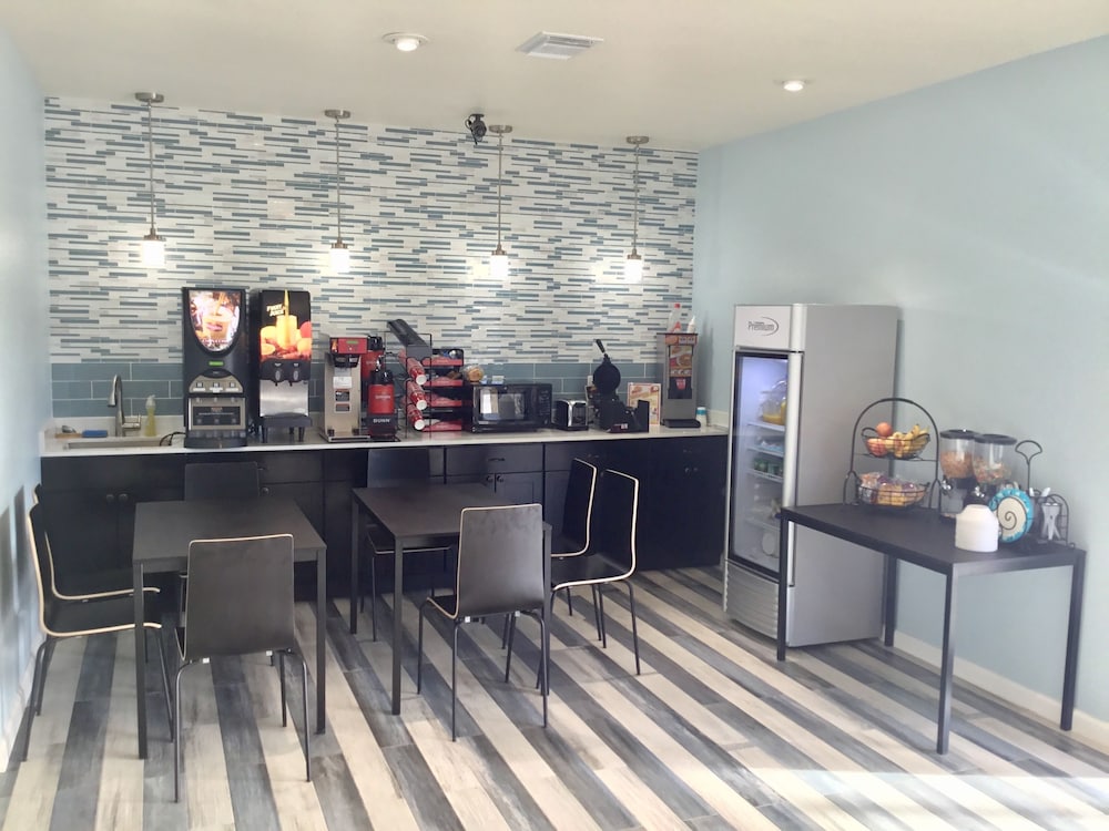 Days Inn By Wyndham Freeport 4/34