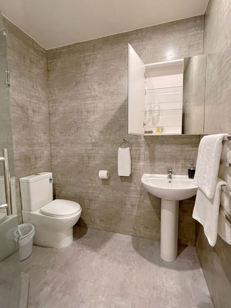 Grand Central Serviced Apartments 57/61