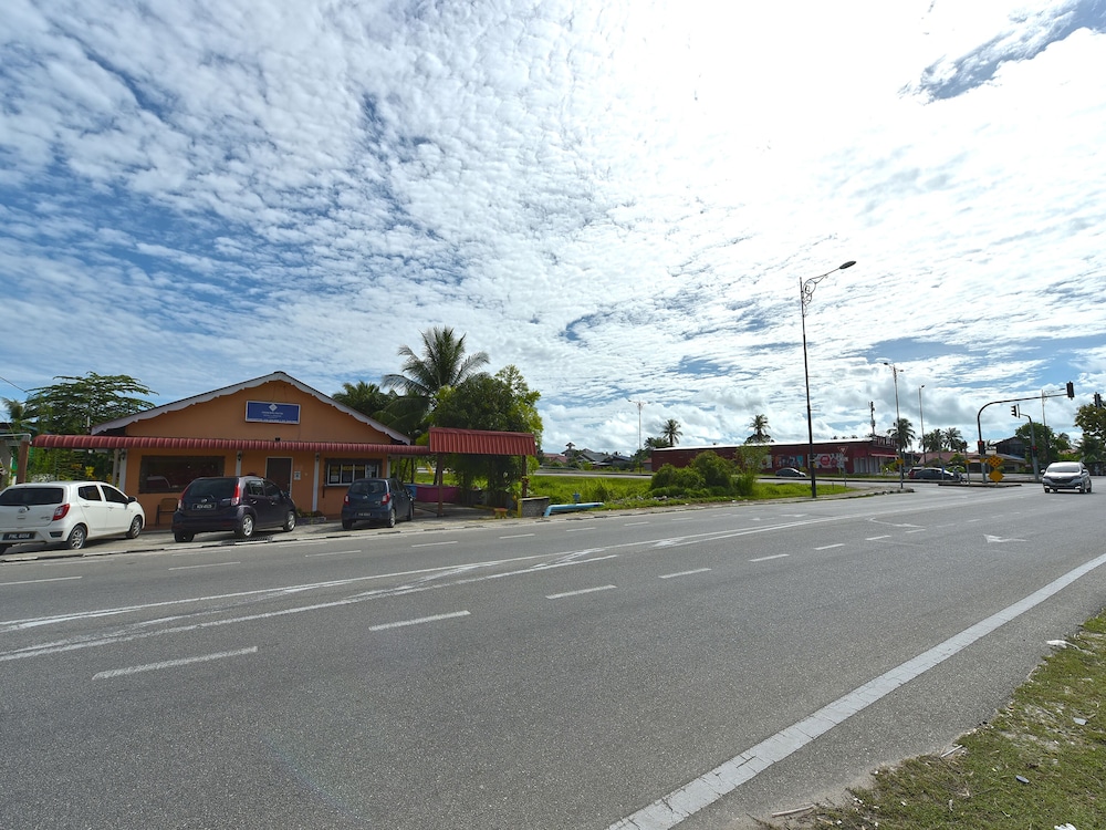 Hotel O Awan Biru Motel 29/33