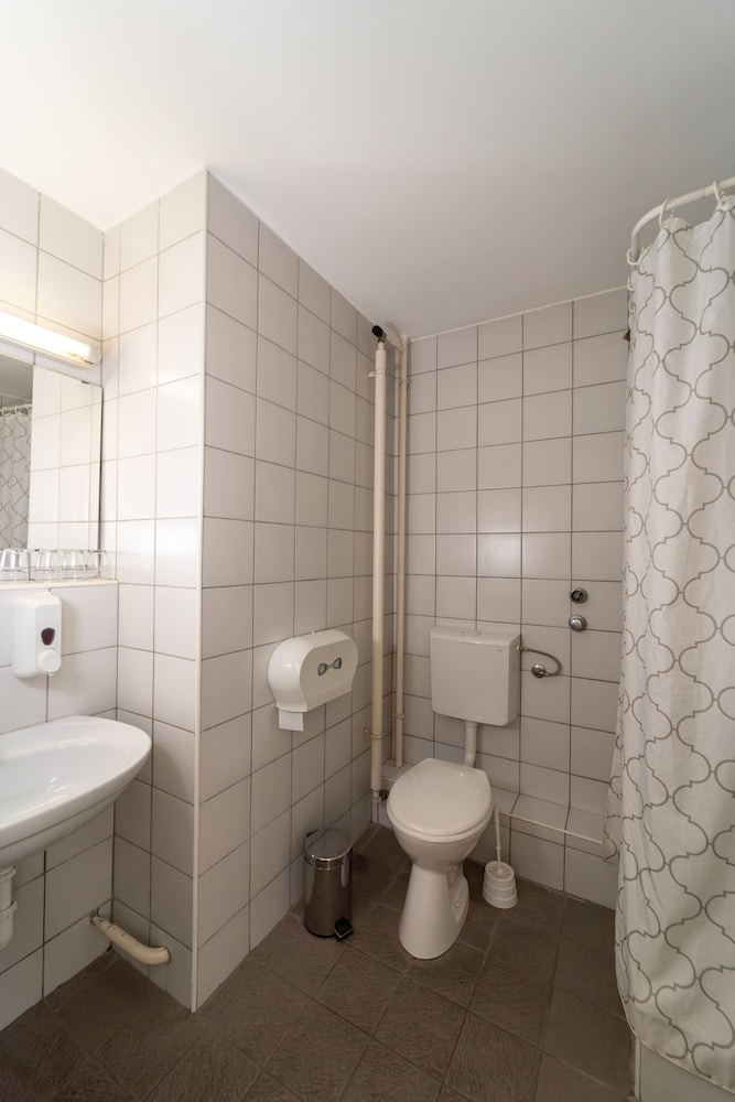 MALE DORM, 4 BEDS