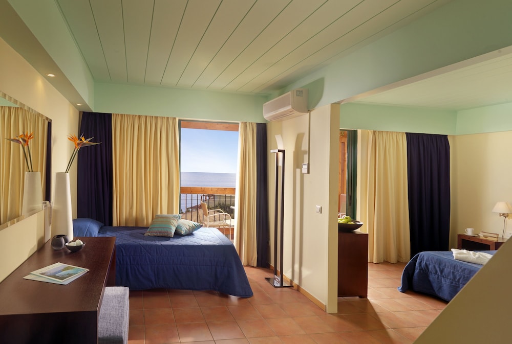 Apostolata Island Resort and Spa 24/71