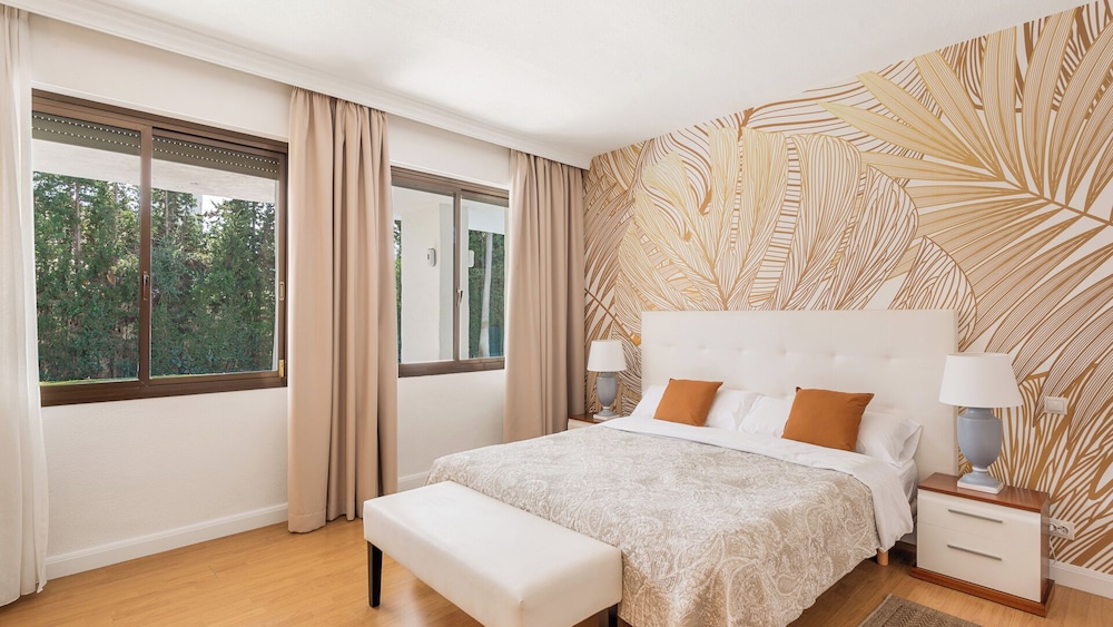 Host Villas & Suites 10/50