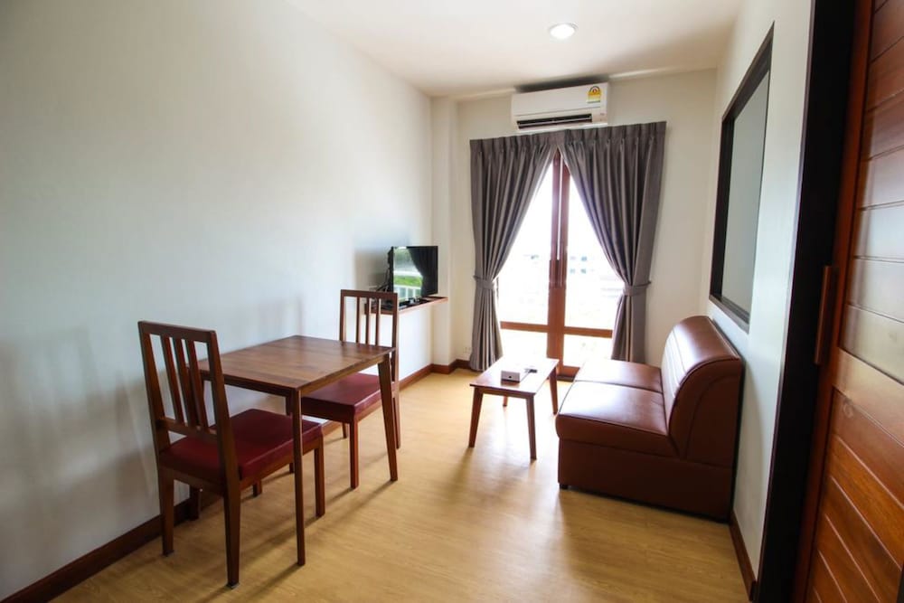 Tai-Shan Suites 36/51