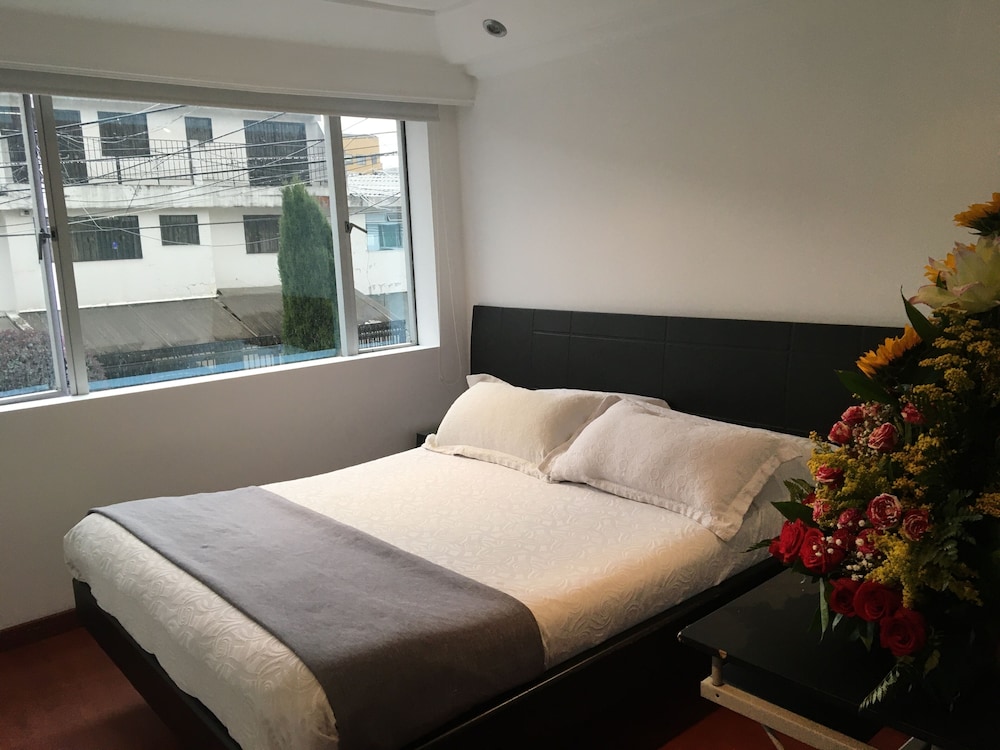 Hotel Ejecutivo Embajada 5/19