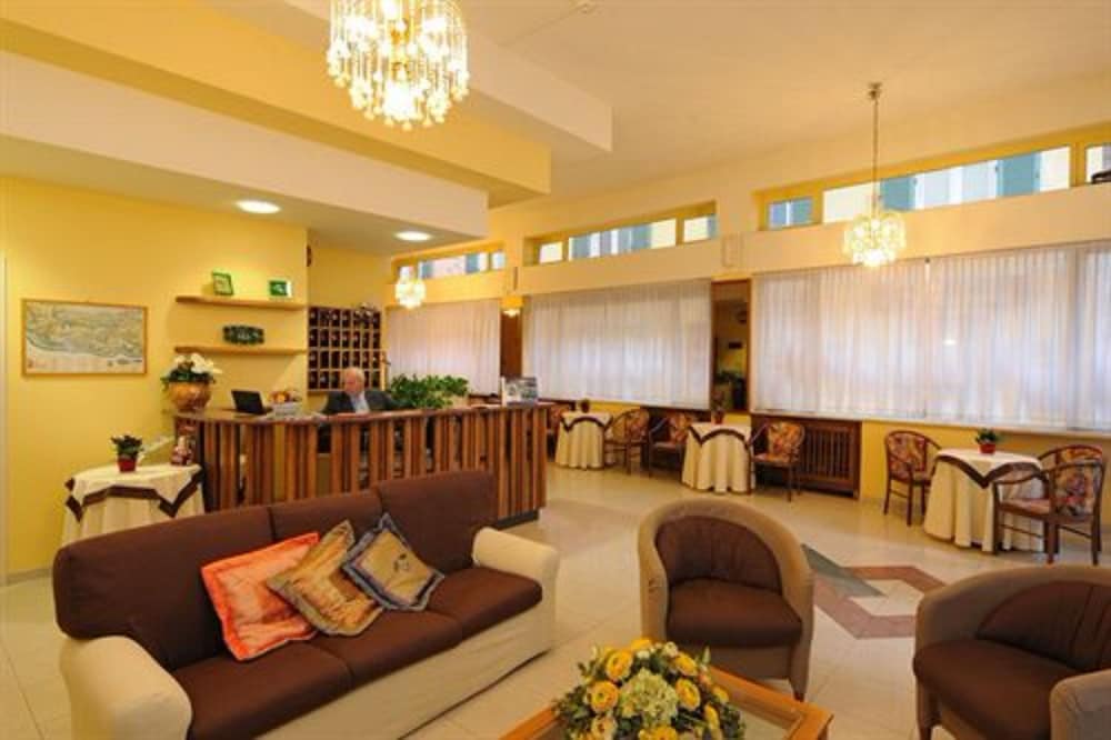 Hotel Primavera 38/57