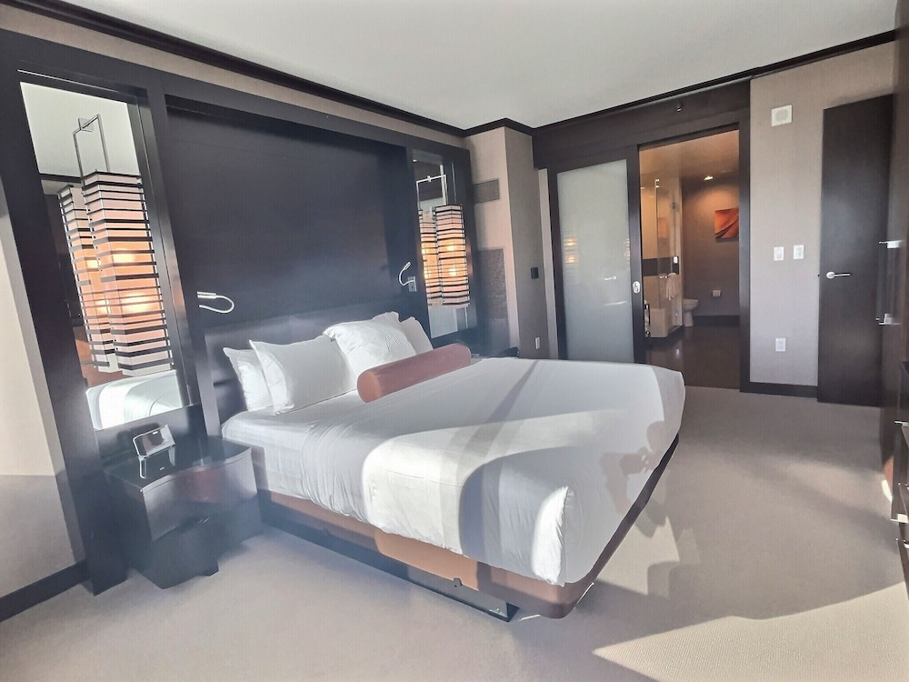 VDARA, ARIA, STUDIO, WITH VIEW