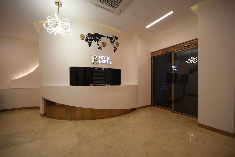 Bestie Hotel 4/33