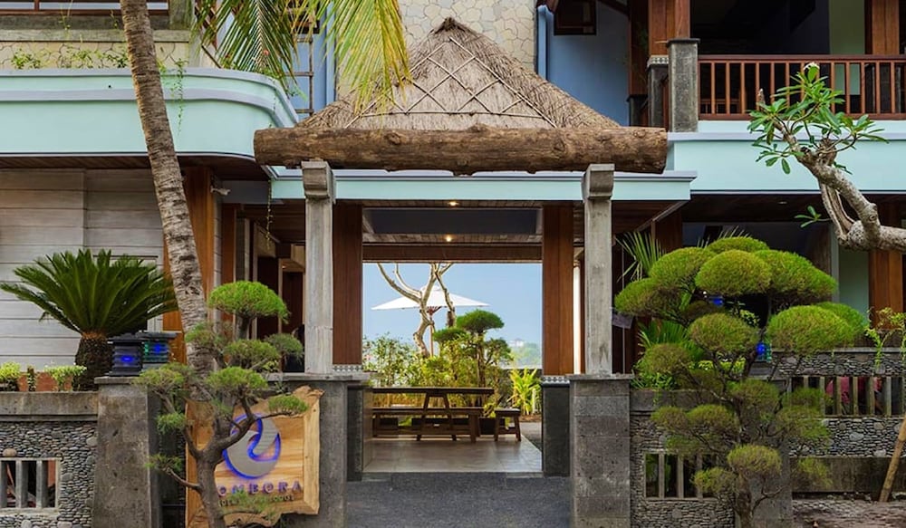 Bombora Medewi Wavelodge 7/66
