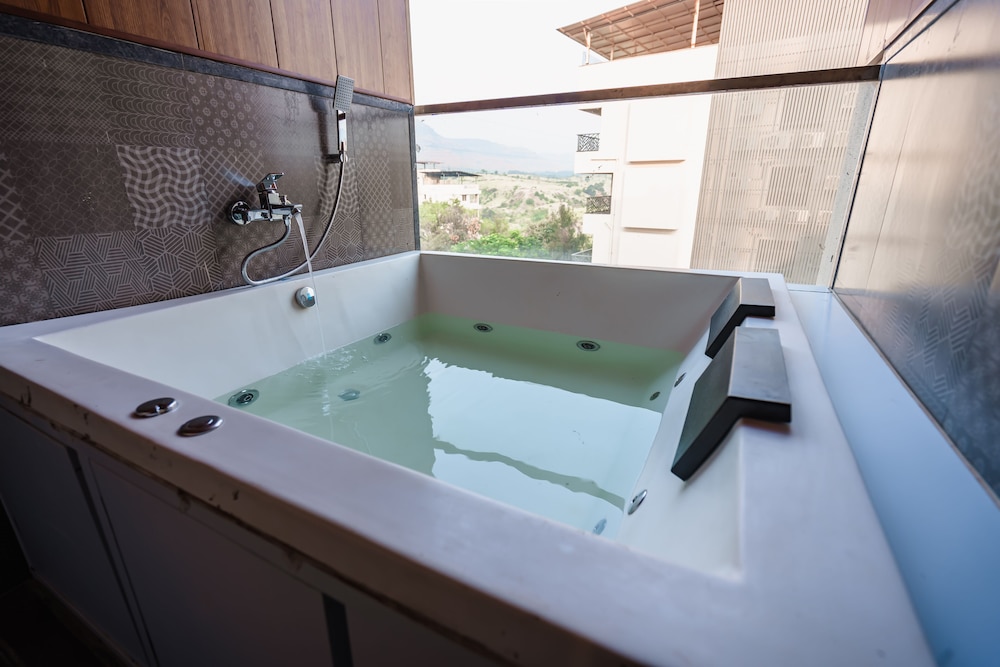 Regenta Place Igatpuri 32/33
