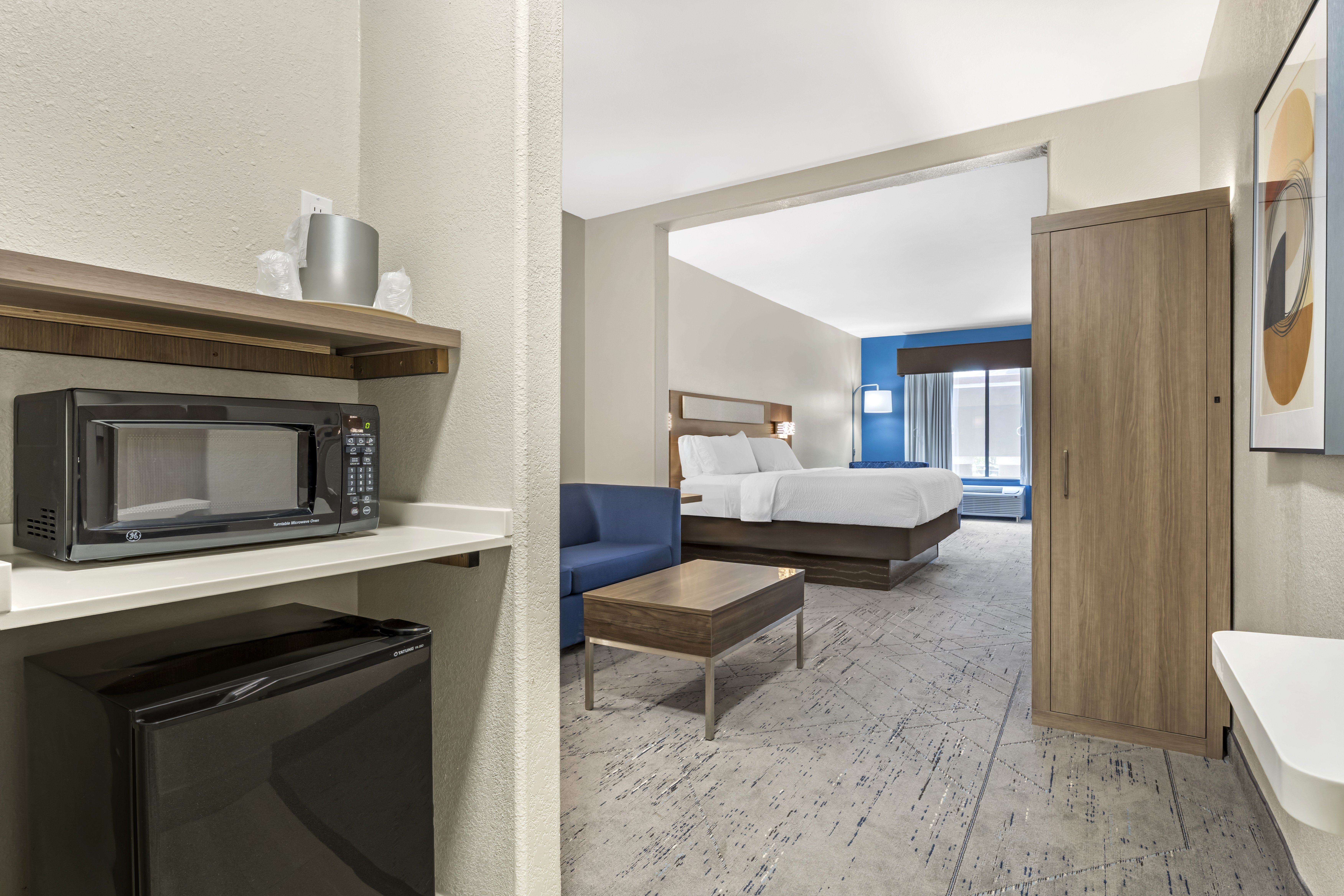 Holiday Inn Express Suites Beeville 76/76