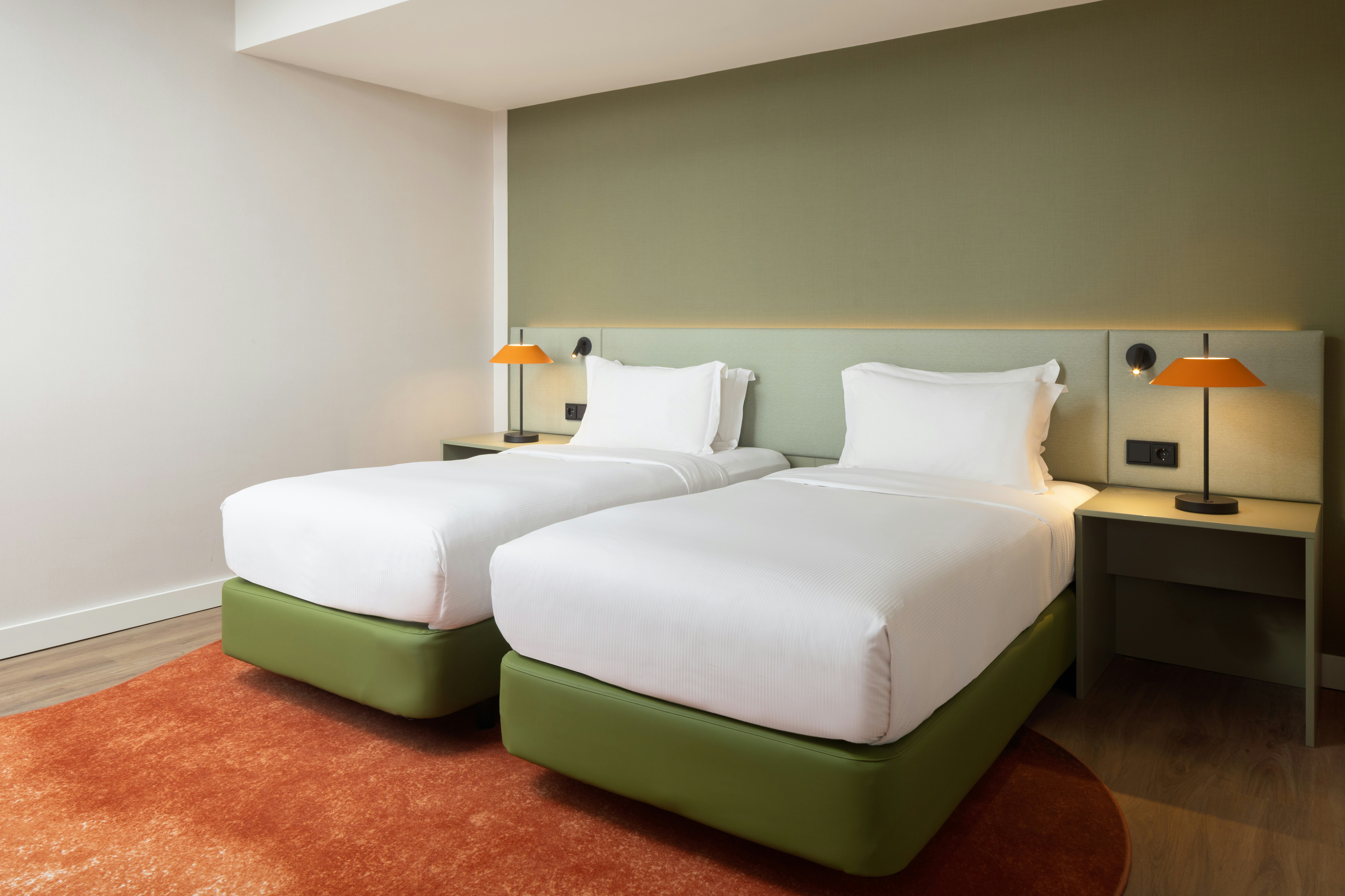 PREMIUM, TWIN BEDS