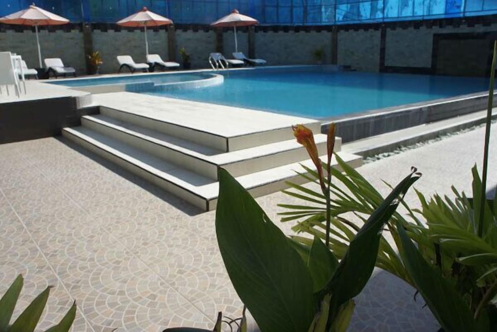 Sylvia Hotel Maumere 50/57