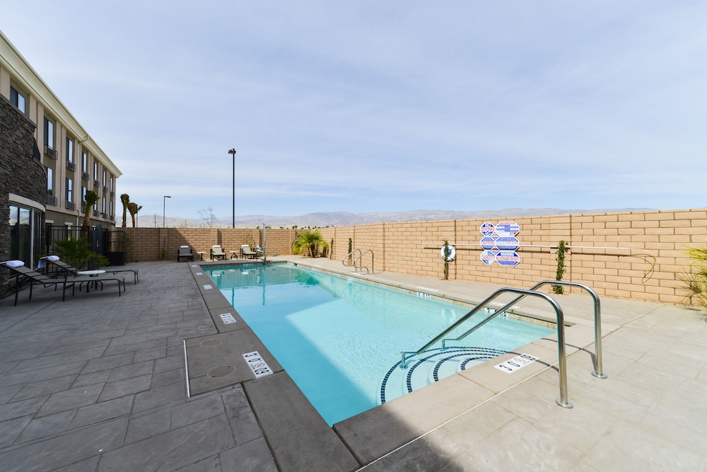 Holiday Inn Express Hotel & Suites Indio - Coachella Valley 51/78