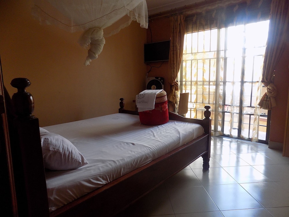 Olina Hotel And Apartments 9/38