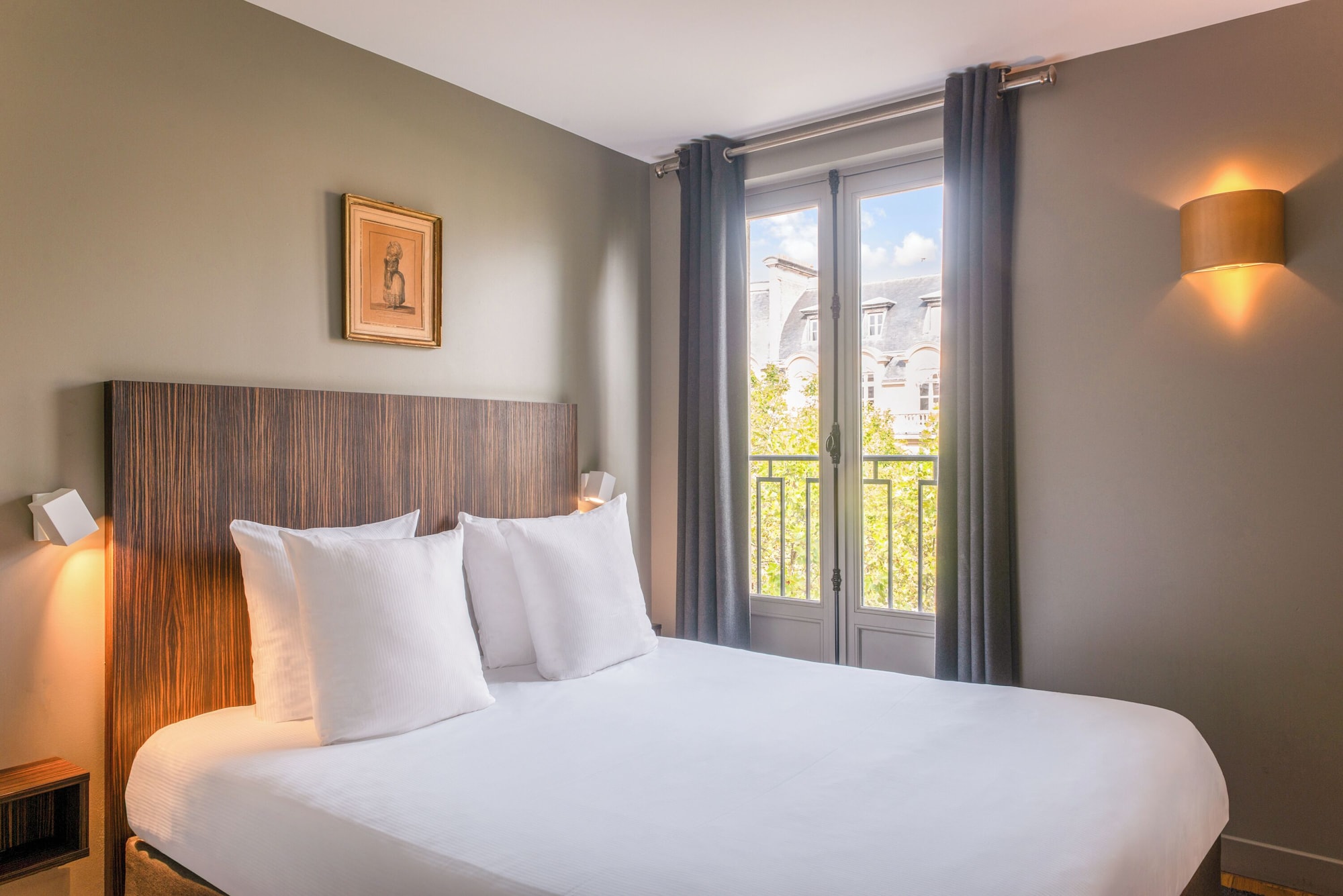 1 BEDROOM, SUITE
