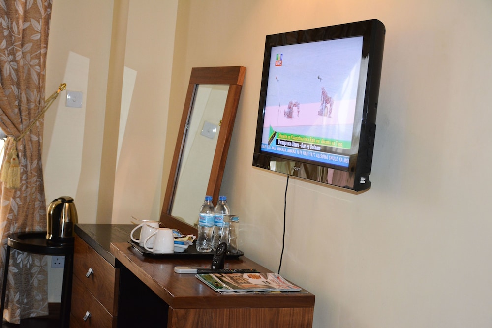 Gold Crest Hotel 46/49