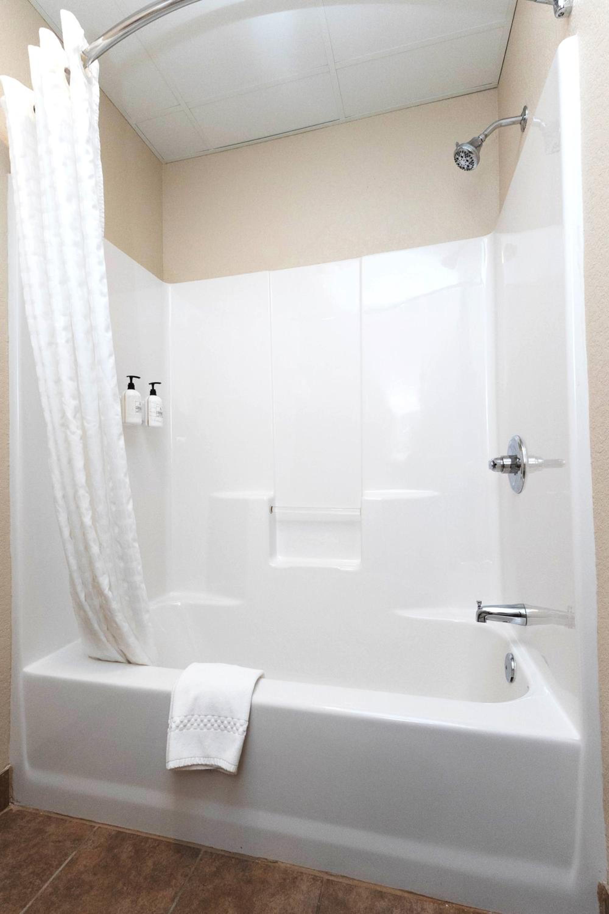 Suite, King Bed, Cobblestone Inn and Suites Maryville 9/10