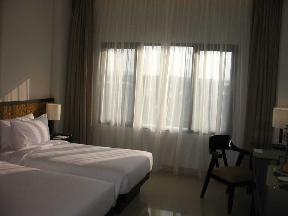 Hotel Surya Yudha Purwokerto (Ex. Hotel Santika Purwokerto) 11/35