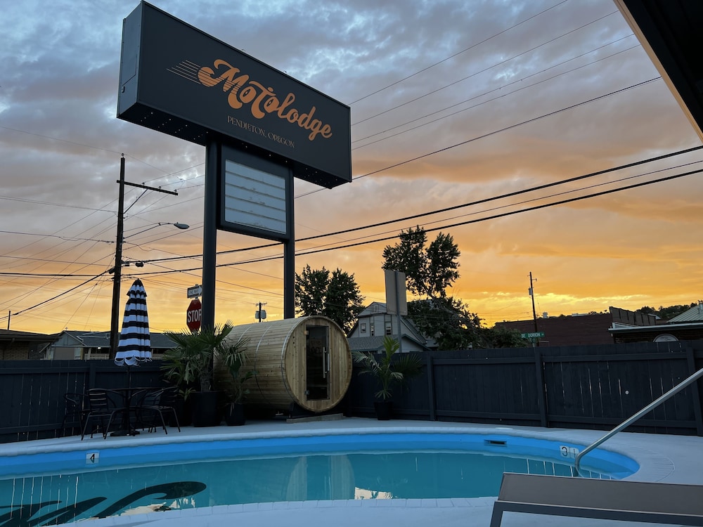 KNIGHTS INN PENDLETON(FORMERLY TRAVELERS INN) 25/28